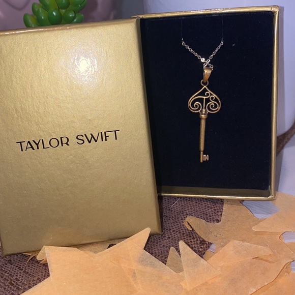 Taylor Swift Jewelry - Taylor Swift Necklace *nwt